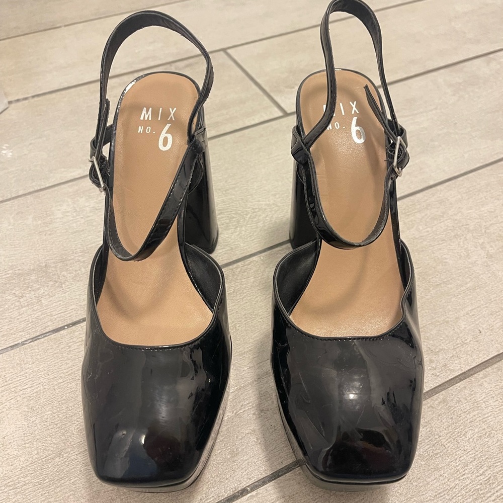 Black platform